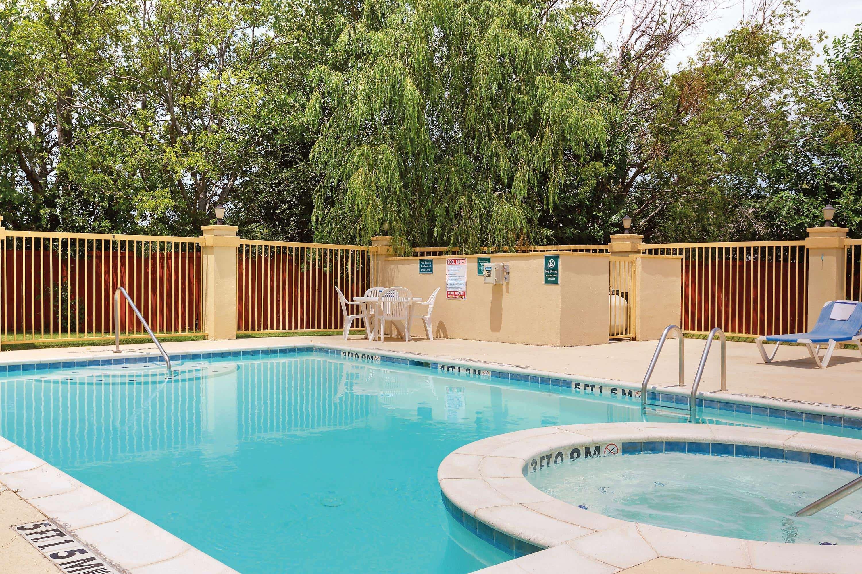 Hotel La Quinta By Wyndham Cleburne Exteriér fotografie